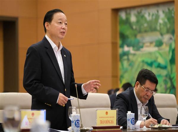 Bộ trưởng Trần Hồng Hà báo cáo Ủy ban Thường vụ Quốc hội tiến độ sửa Luật Đất đai
